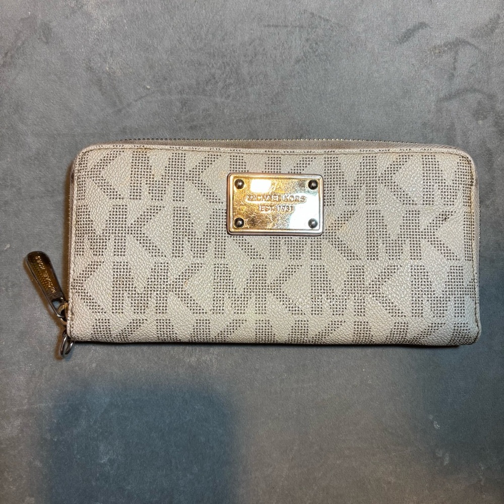 Michael Kors Signature MK Logo Zip Around Continental Wallet Vanilla